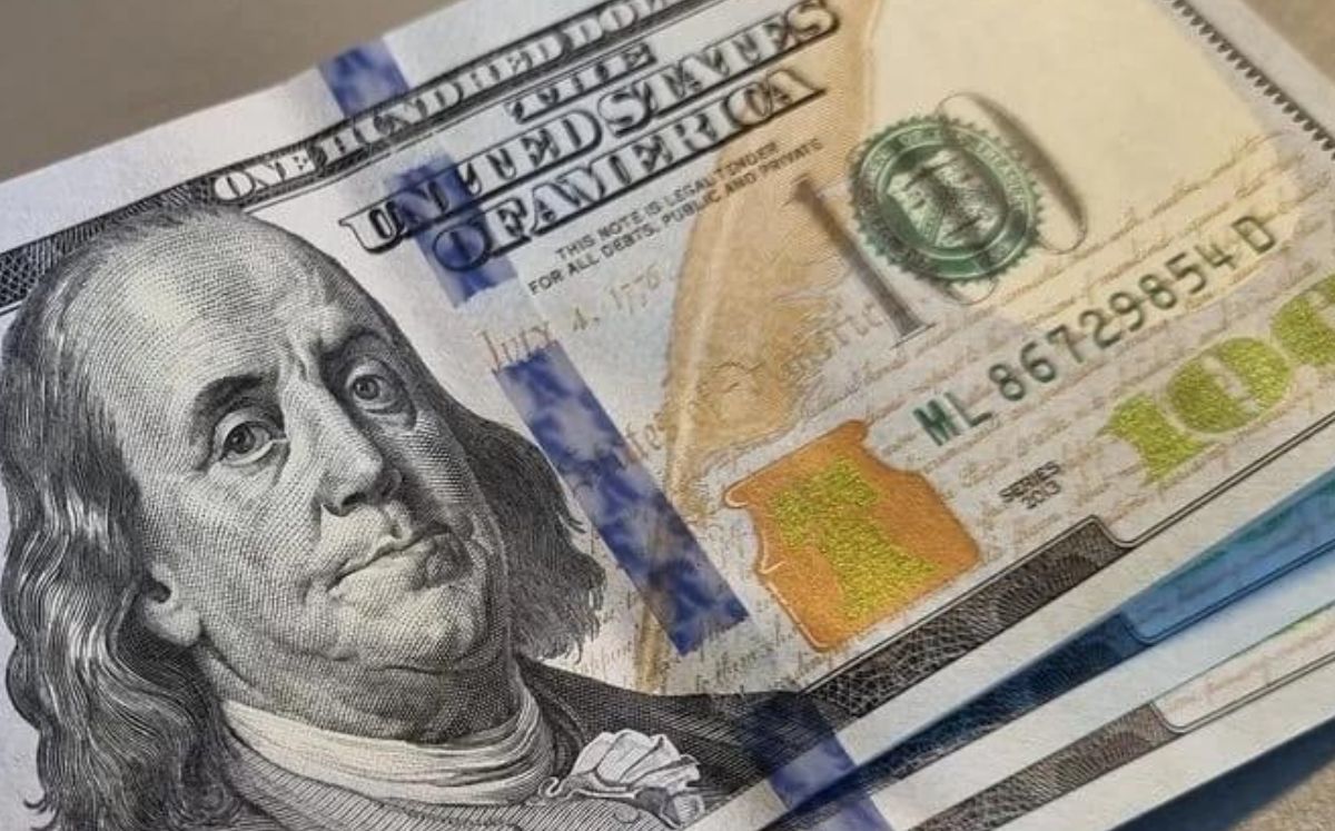 La diferencia entre ambos precios se conoce como spread.