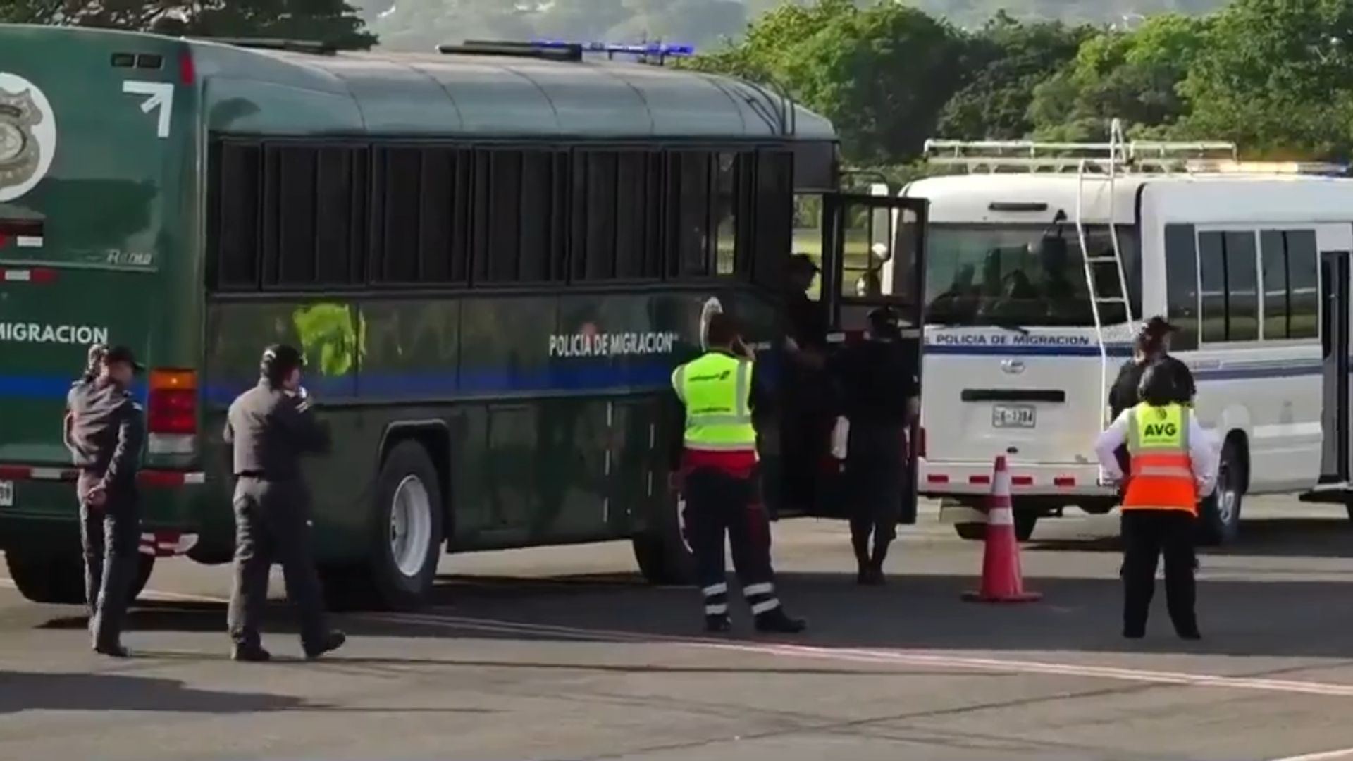 Costa Rica deporta a 26 extranjeros con antecedentes
