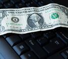 La diferencia entre ambos precios se conoce como spread.
