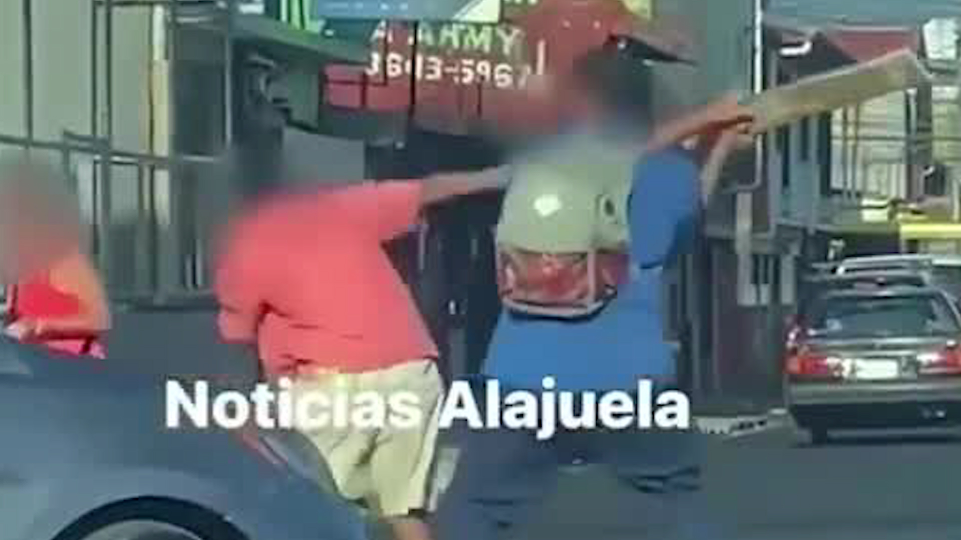 Riña en Alajuela terminó en agresión | VIDEO