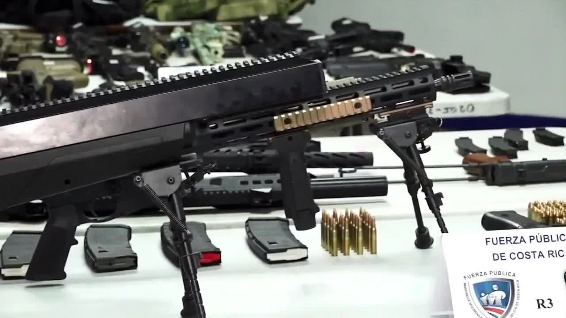 Decomisan arsenal de guerra en cuartería de Cartago