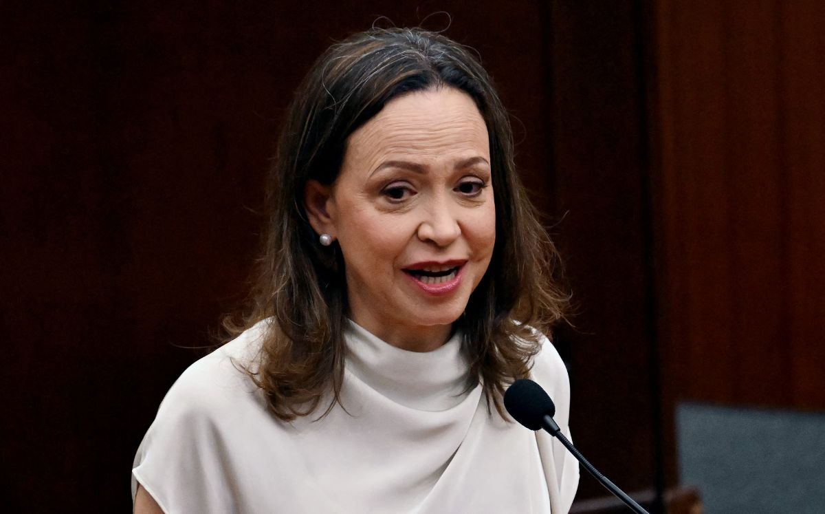 Machado denunció que el gobierno interino le impidió regresar al país al cerrar el espacio aéreo. (Foto por MARTIN BERNETTI / AFP)