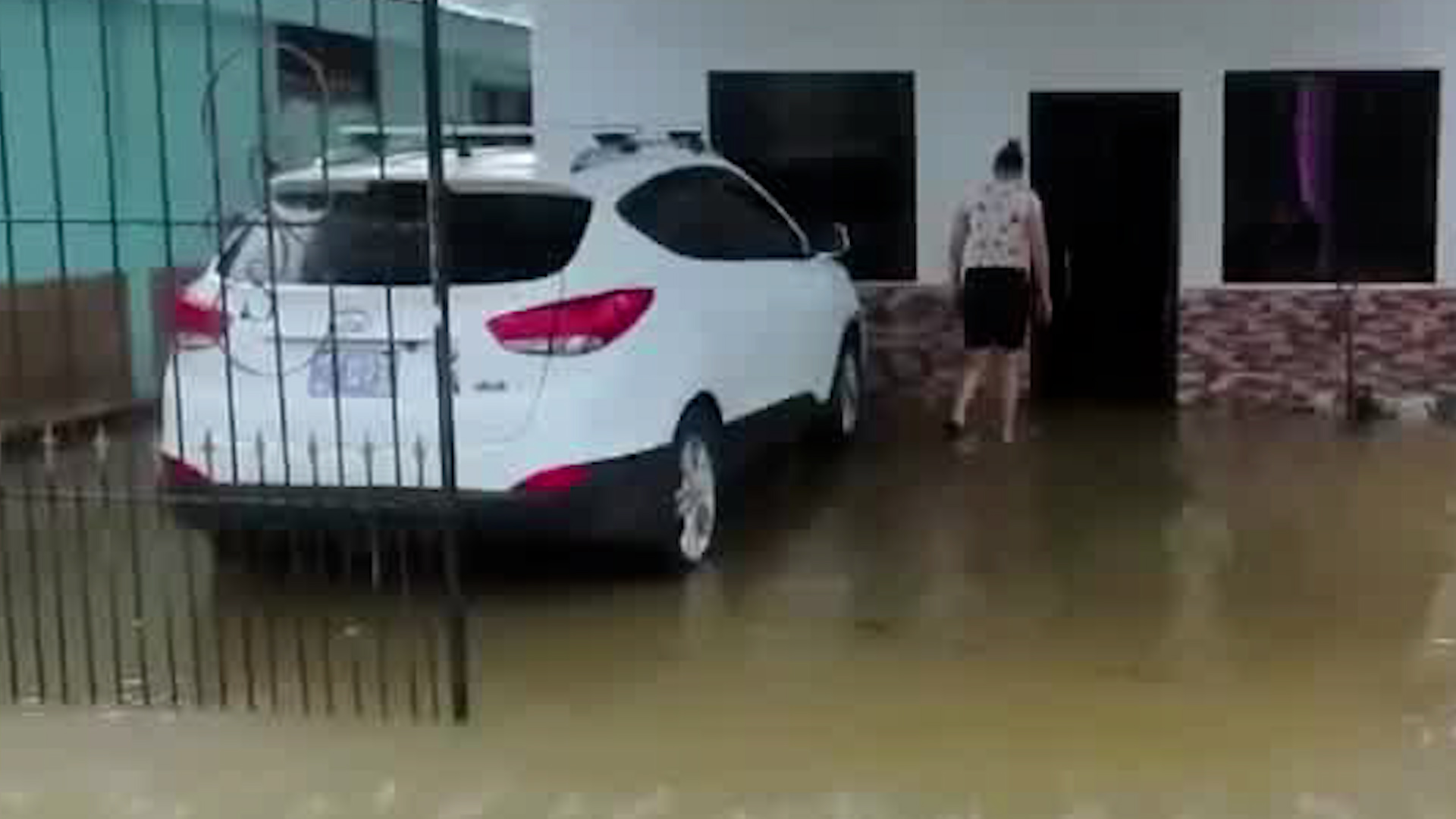 Ondas tropicales provocan fuertes lluvias