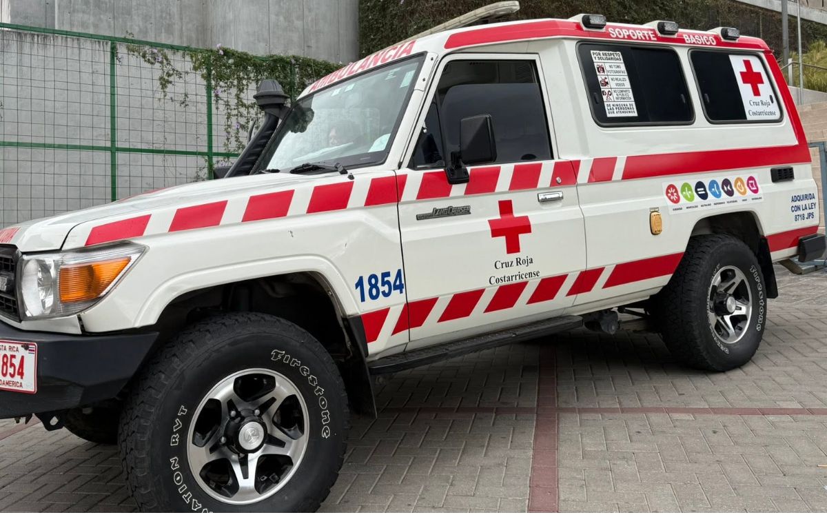 Cuerpos de emergencia atienden el caso. (Cruz Roja)