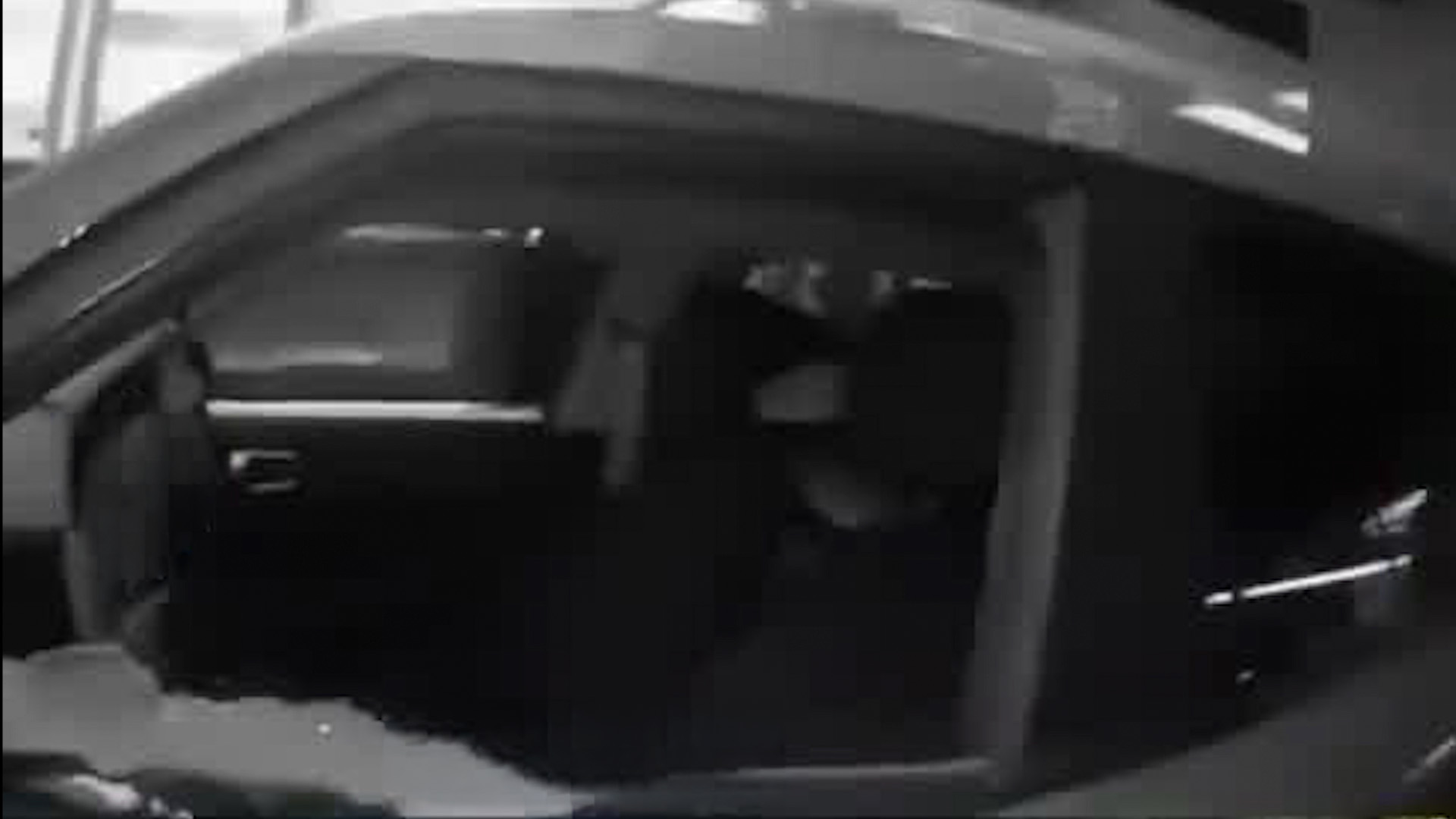 Bebé atrapado en vehículo fue rescatado | VIDEO