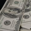 La diferencia entre ambos precios se conoce como spread.