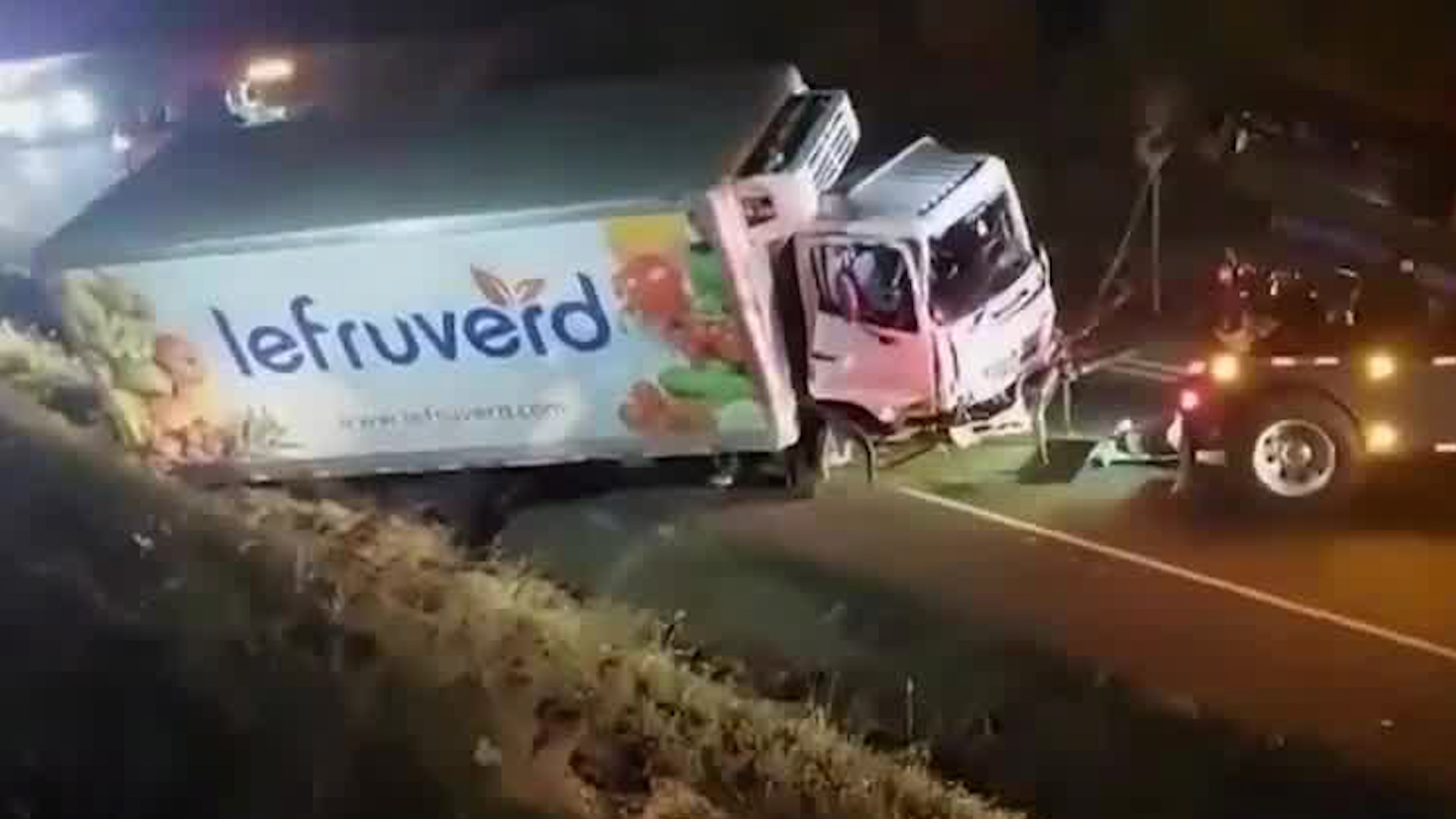 Hombre muere tras ser impactado en vehículo varado en Ruta 27