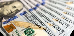 La diferencia entre ambos precios se conoce como spread.