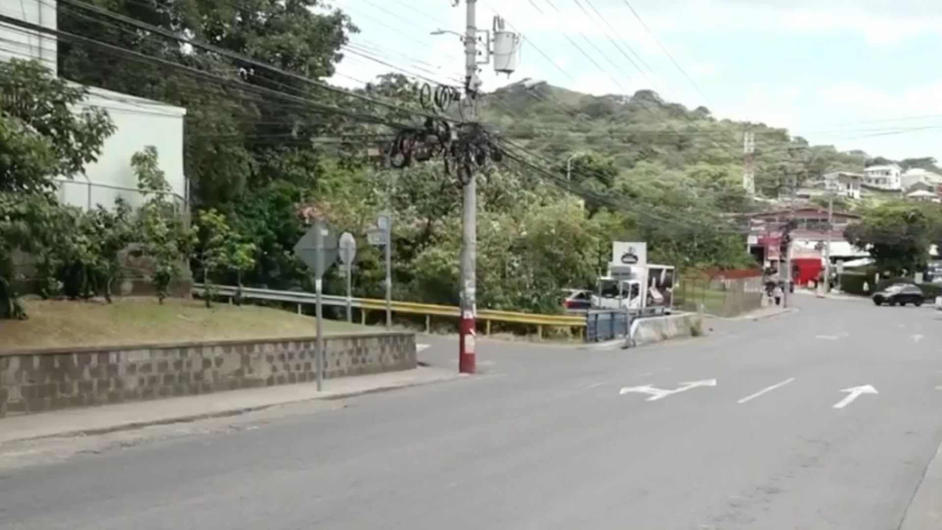 Vecinos denuncian retiro de para de bus en Santa Ana
