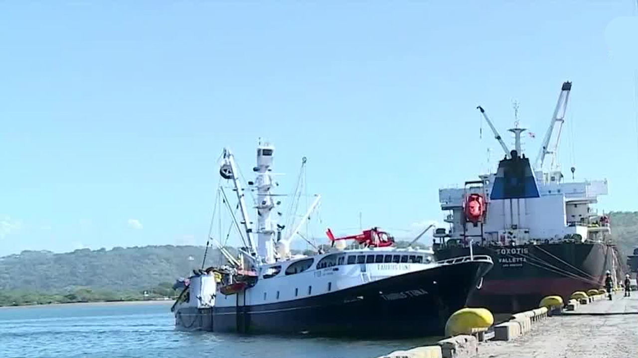 Fuerte oleaje complica labores marítimas