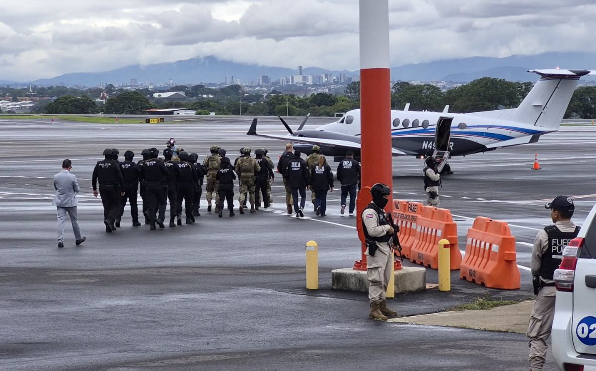 Entrega de colombiano a la DEA. (Ministerio Público)