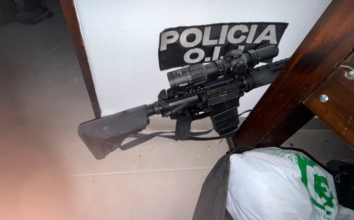 Armas de guerra decomisada por los agentes judiciales. (OIJ)