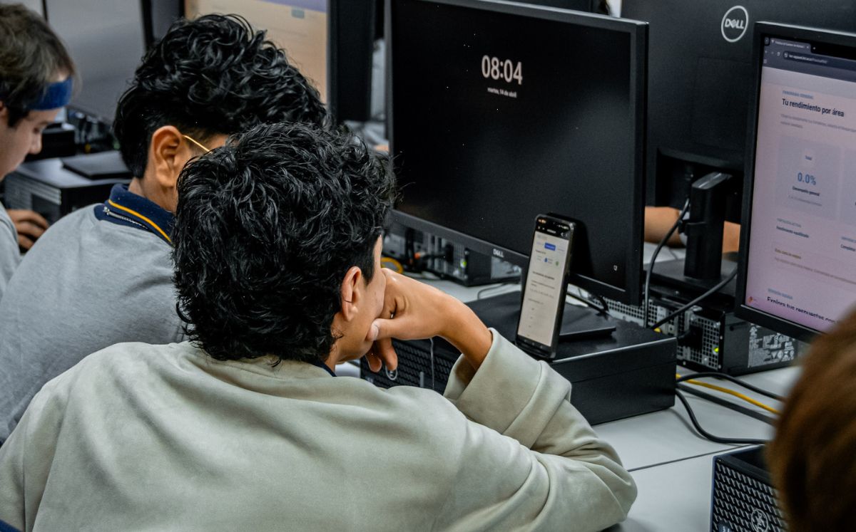 TEC habilita práctica digital para examen de admisión 2027