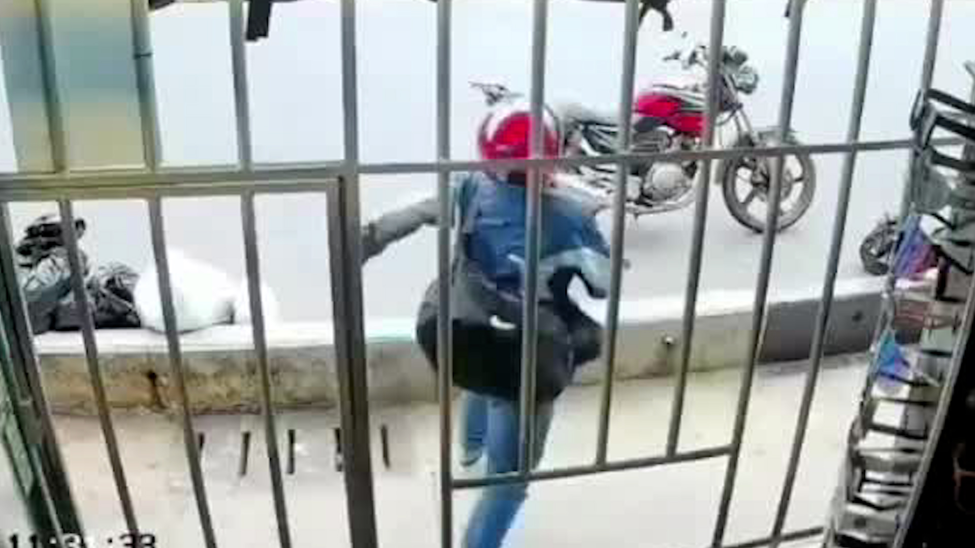 Policía Municipal de Desamparados frustra asalto a joyería | VIDEO
