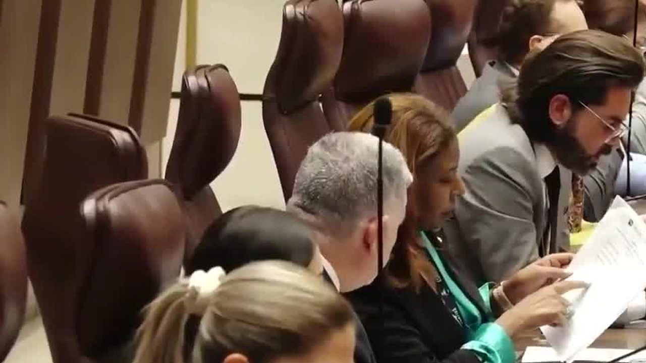 Diputado oficialista es criticado por defensas