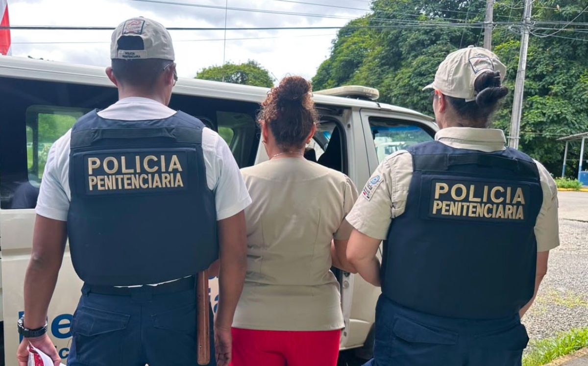 Sospechosa detenida en CAI Carlos Luis Fallas, en Pococí. (Policía Penitenciaria)