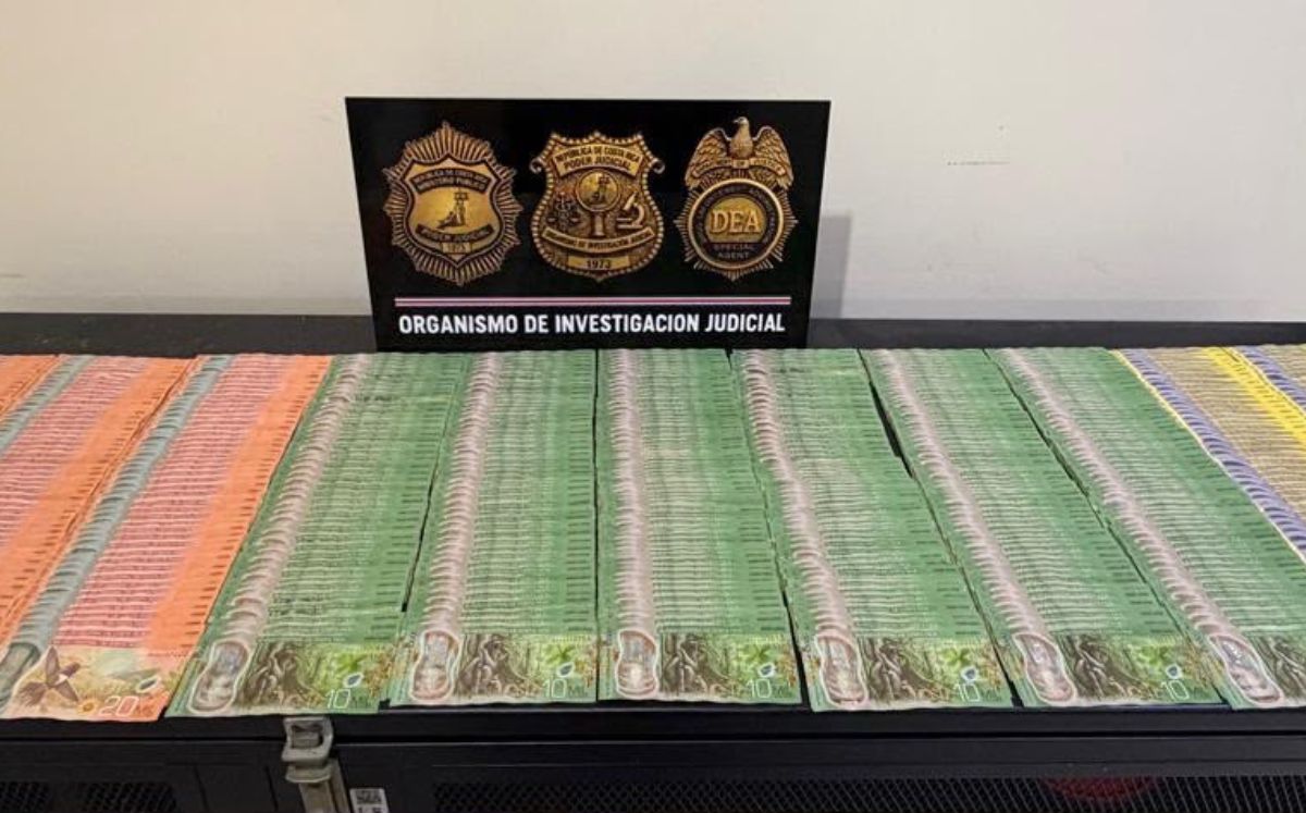 Dinero decomisado durante el operativo. (OIJ)