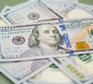 La diferencia entre ambos precios se conoce como spread.