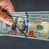 La diferencia entre ambos precios se conoce como spread.