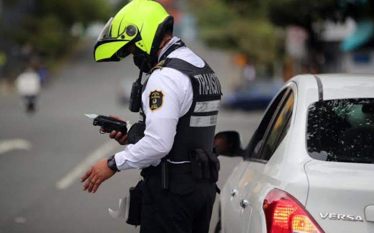 41 conductores al día fueron multados por licencia vencida