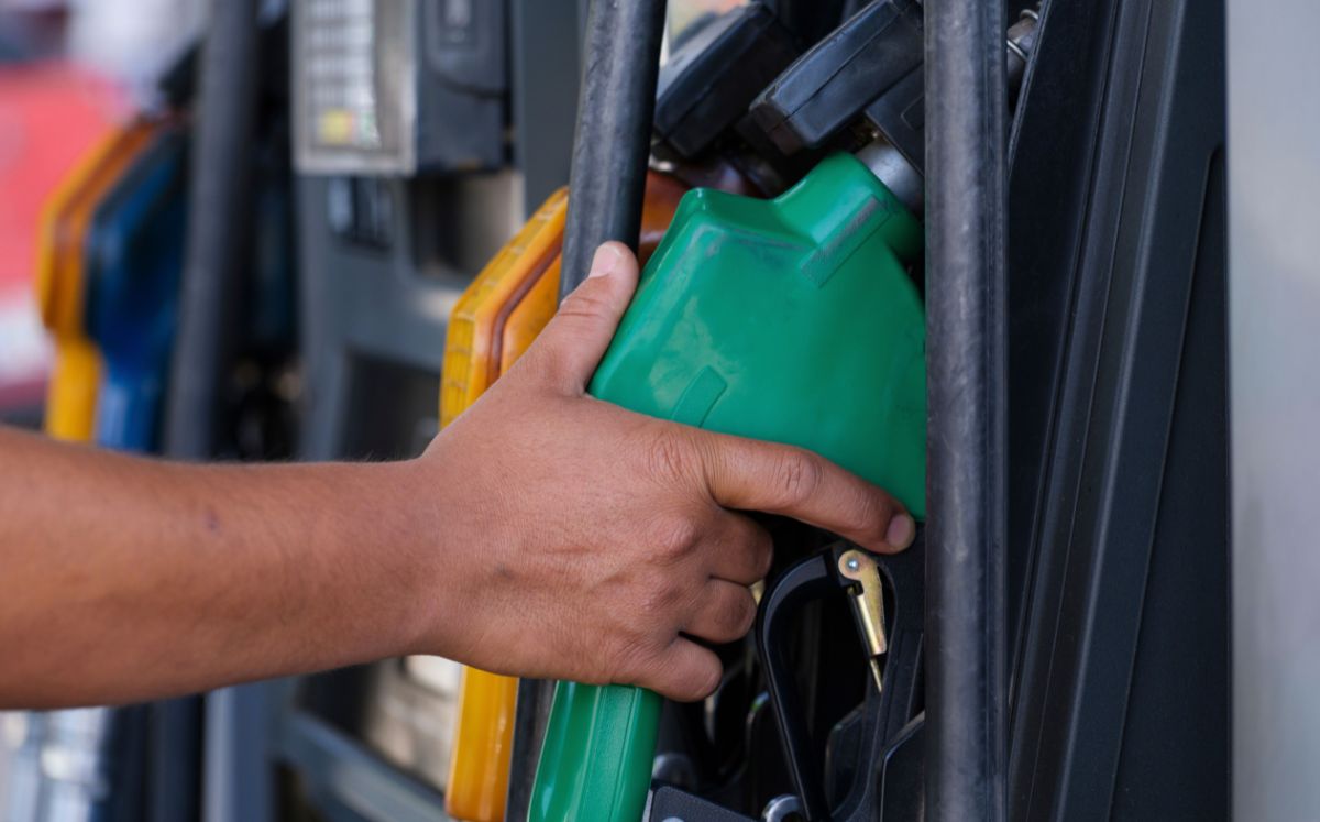 Gasolina regular bajaría y volvería a costar menos que la súper