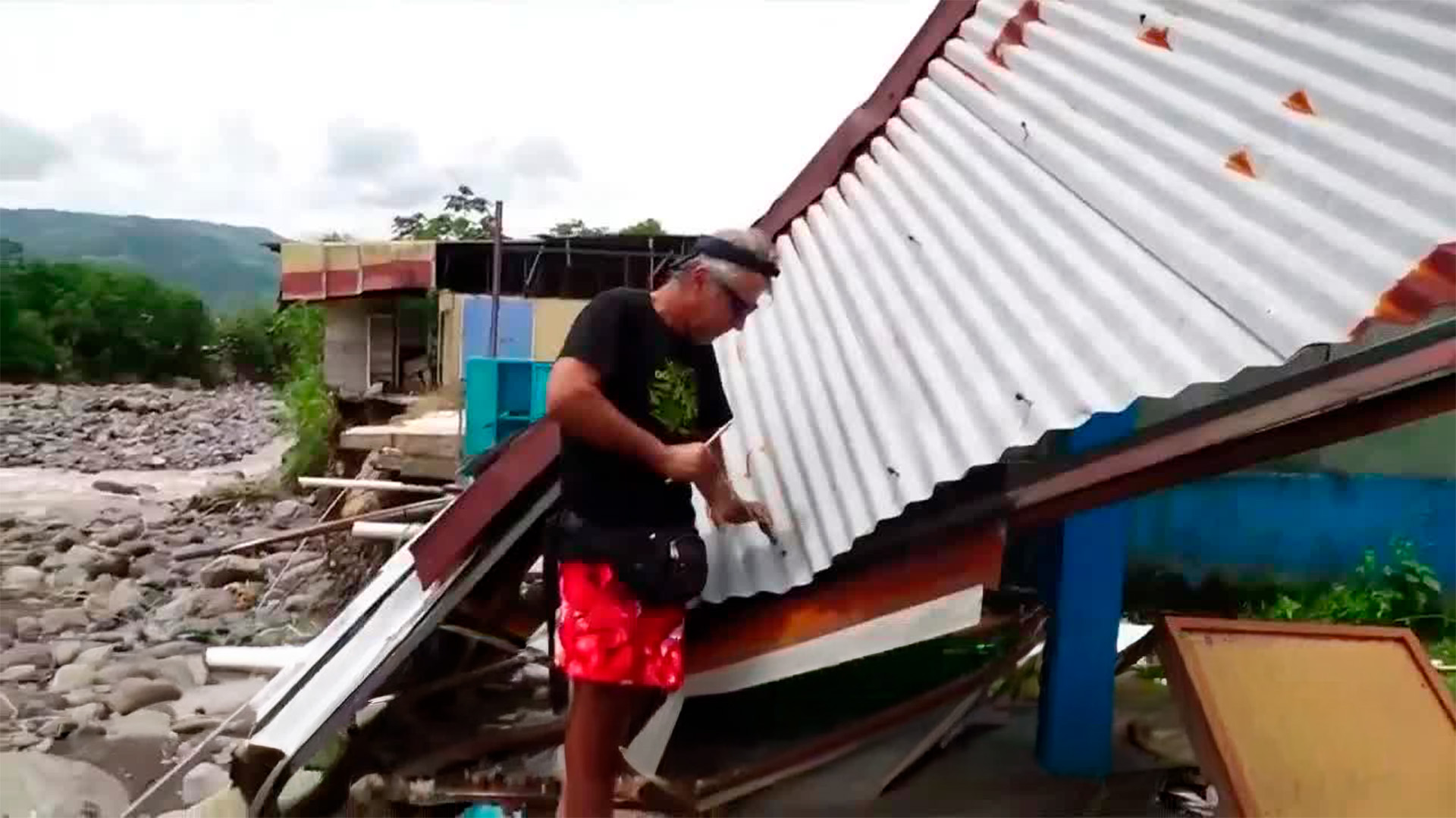 Onda tropical 32 deja graves daños y destrozos en Turrialba