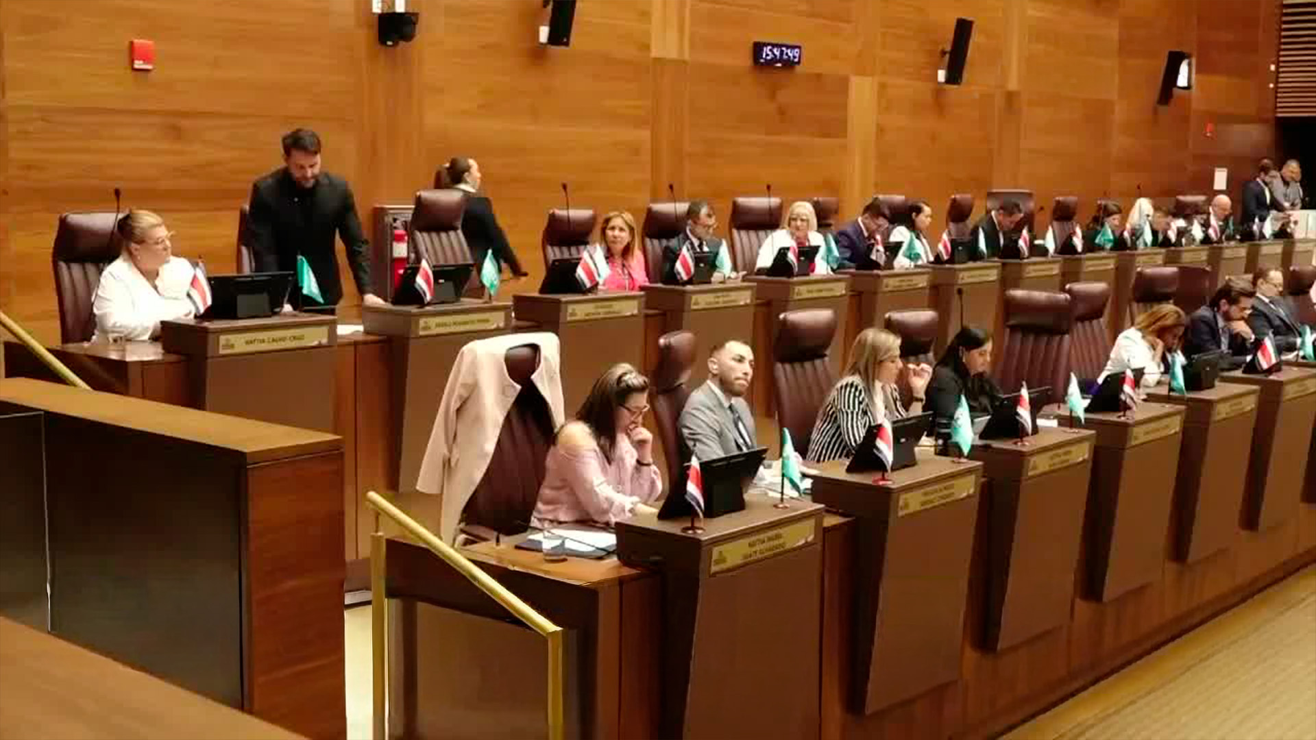 Proponen prohibir que diputados tengan otros empleos en Costa Rica