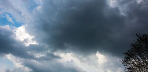 Lluvias aisladas y aumento de nubosidad marcarán el tiempo este miércoles en Costa Rica.