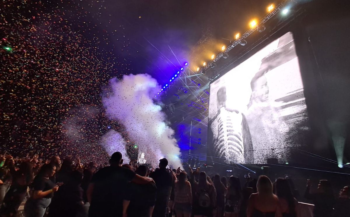 Ticos cantaron y bailaron al ritmo de Romeo Santos y Prince Royce.