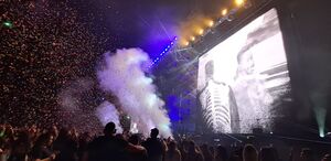 Ticos cantaron y bailaron al ritmo de Romeo Santos y Prince Royce.