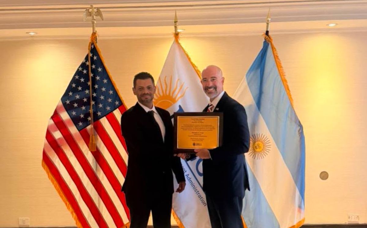 Carlo Díaz recibió reconocimiento de la DEA. (Ministerio Público)