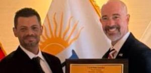 Carlo Díaz recibió reconocimiento de la DEA. (Ministerio Público)