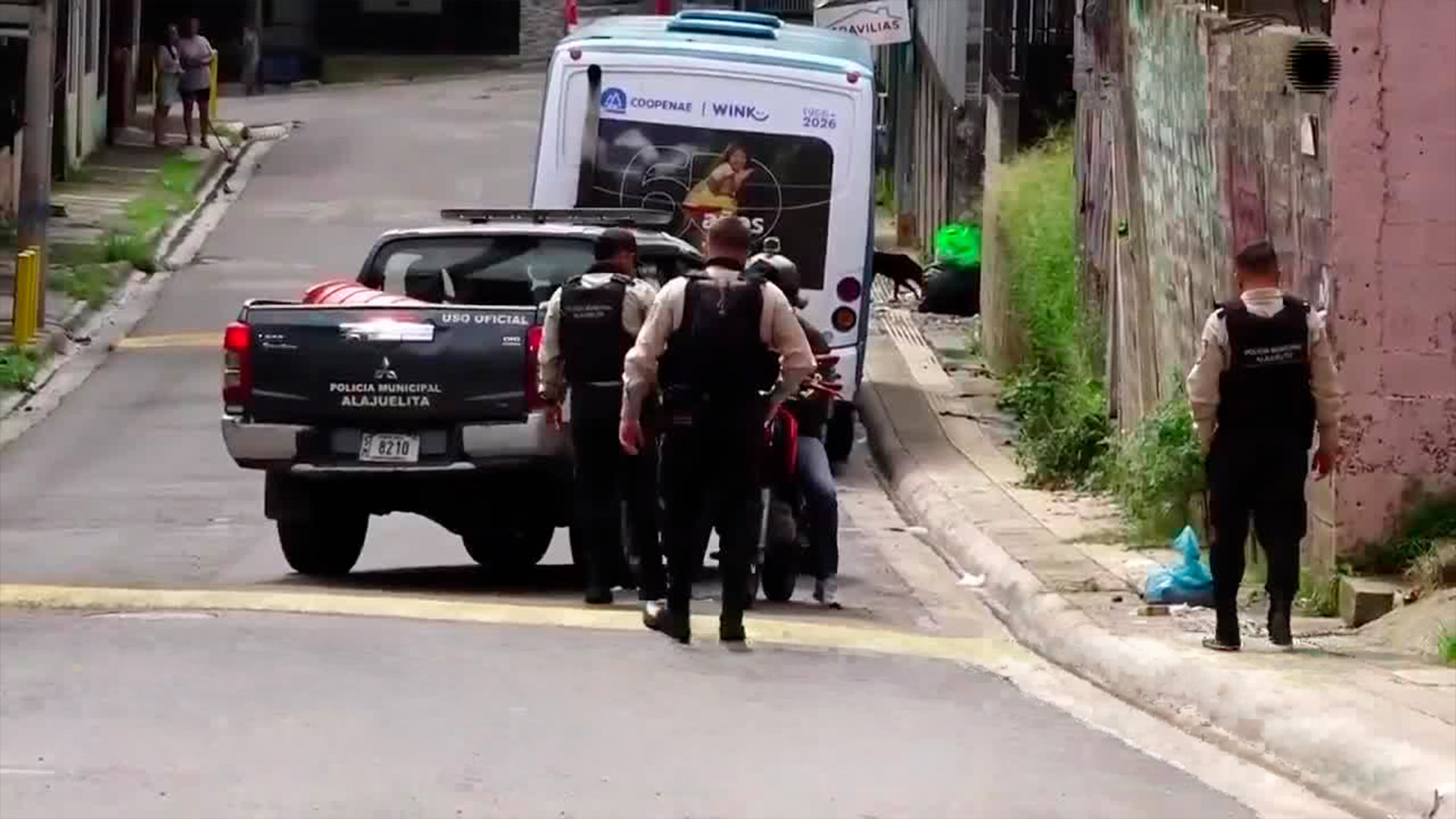 Conductora de aplicación recibe roce de bala en la cabeza