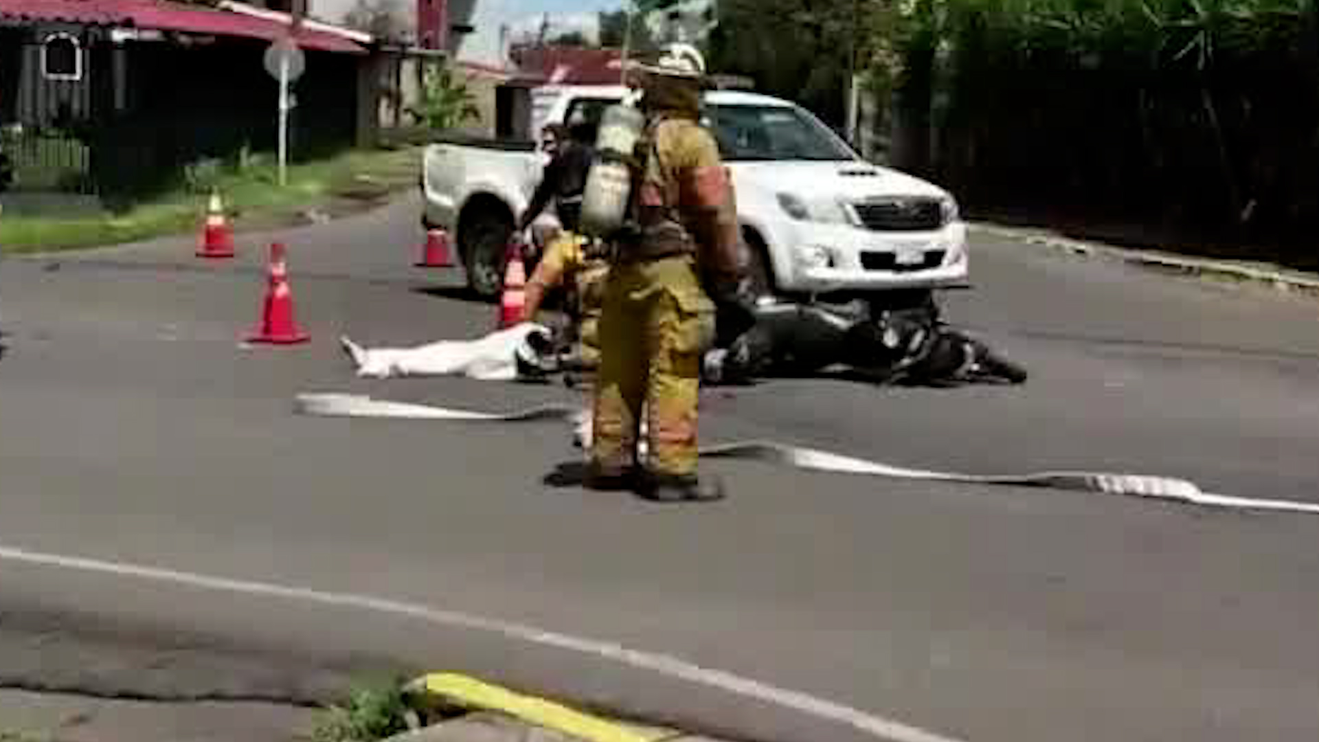 Muere motociclista tras chocar con camión en Alajuela