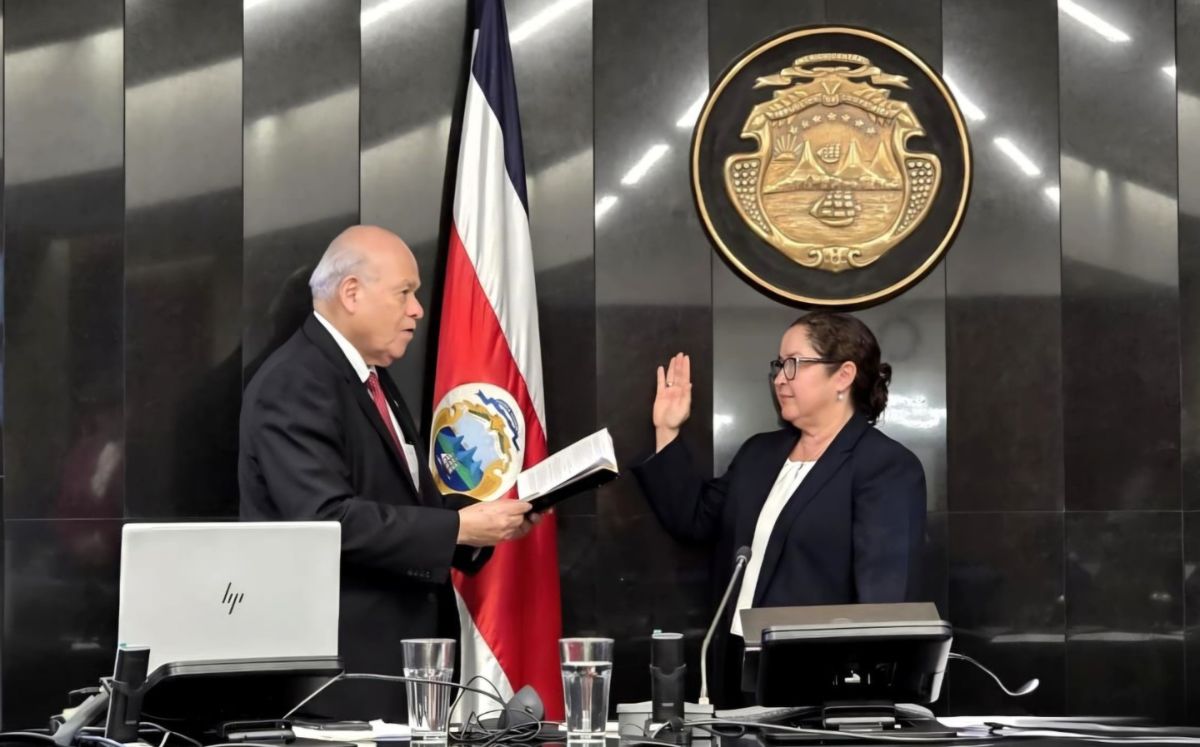 Karen Valverde continuará un año más como fiscal subrogante