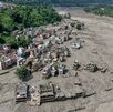 Continúan las operaciones de rescate en ambos lados de la frontera. (Foto por PRABIN RANABHAT / AFP)