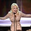 Muere a los 80 años Dolly Parton, leyenda de la música country. (Foto por ROBYN BECK / AFP)