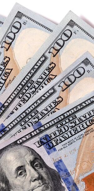 La diferencia entre ambos precios se conoce como spread.
