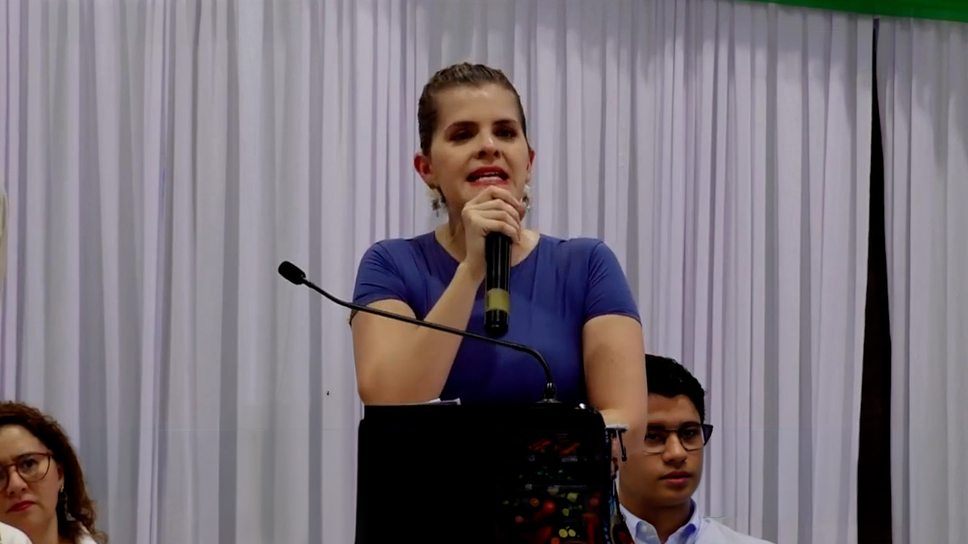 Laura Fernández inicia su gira presidencial en Limón