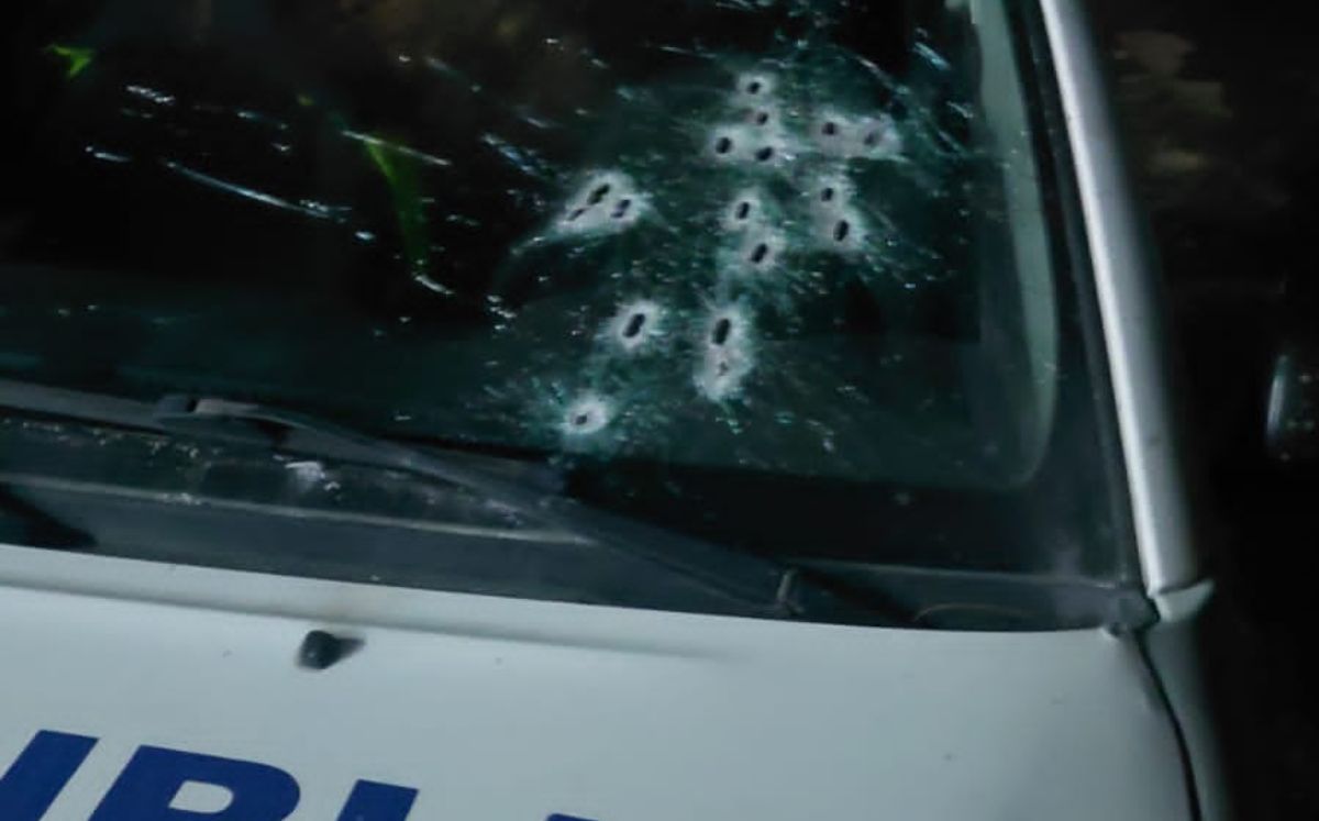 Dos policías heridos tras balacera en La Cruz