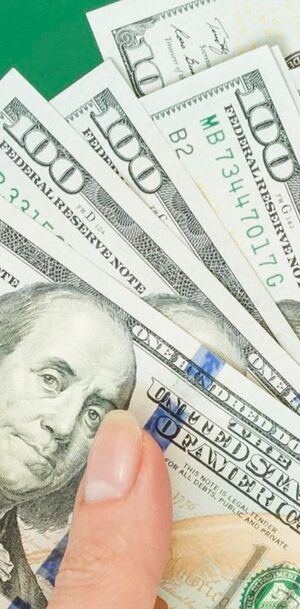 La diferencia entre ambos precios se conoce como spread.