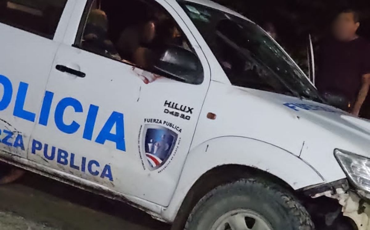 La patrulla recibió alrededor de 23 impactos de bala.