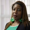 Esmeralda Britton denuncia discriminación en colegio