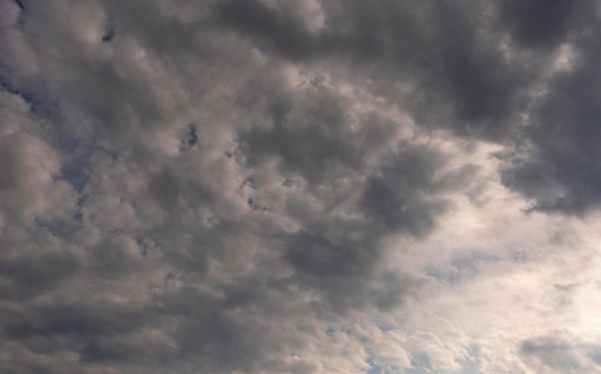 Humedad y altas temperaturas favorecerán lluvias y tormentas este viernes.