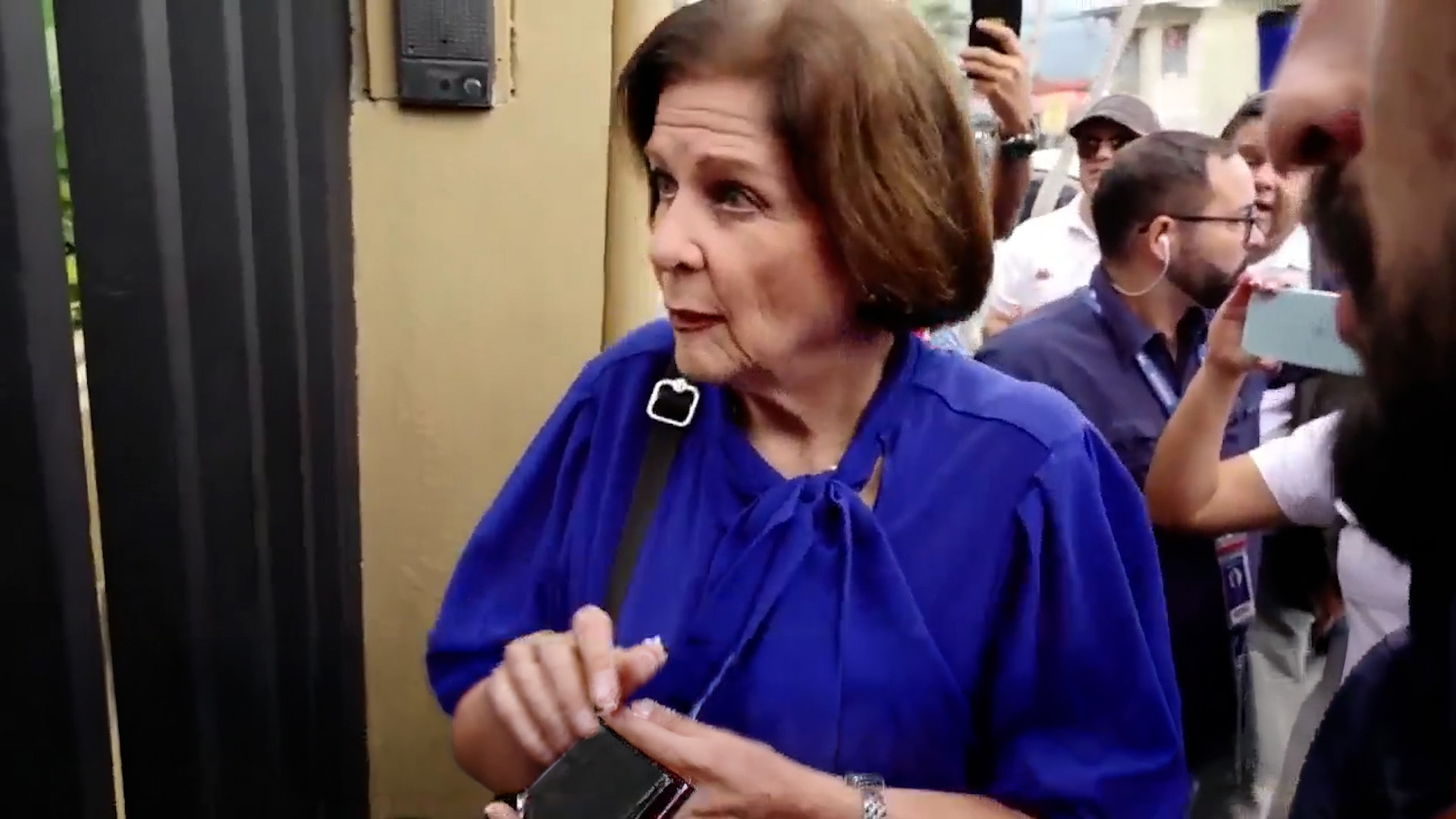 Pilar Cisneros se presenta ante fiscalía para declarar