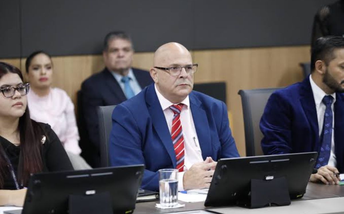 Denuncian a Fernando Obaldía por acoso