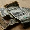 La diferencia entre ambos precios se conoce como spread.