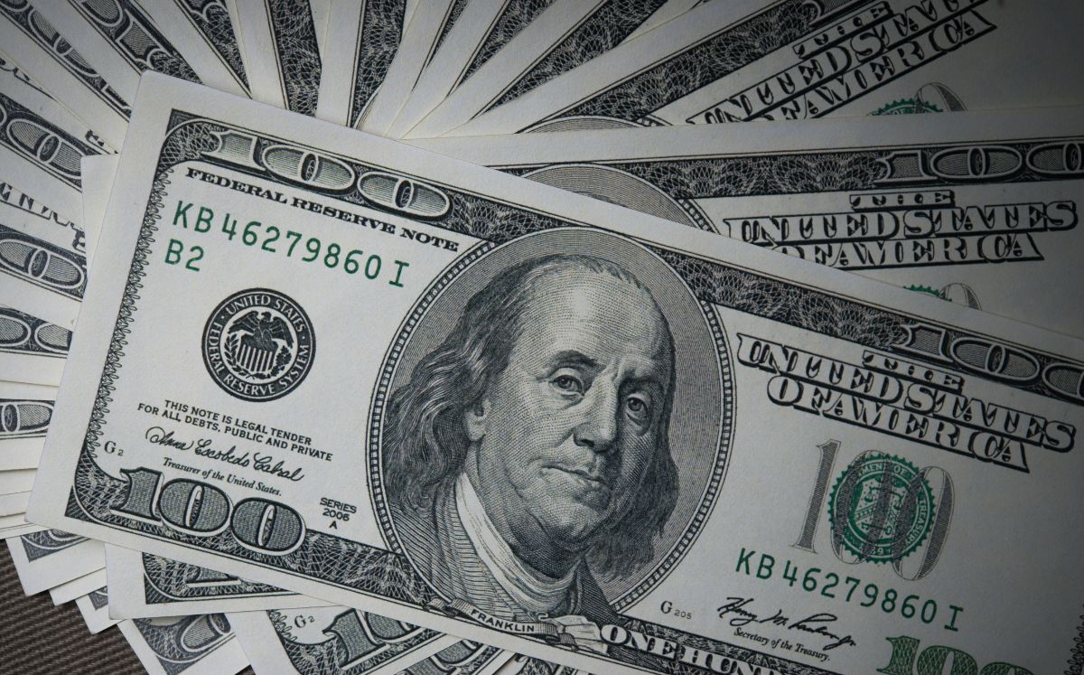 La diferencia entre ambos precios se conoce como spread.