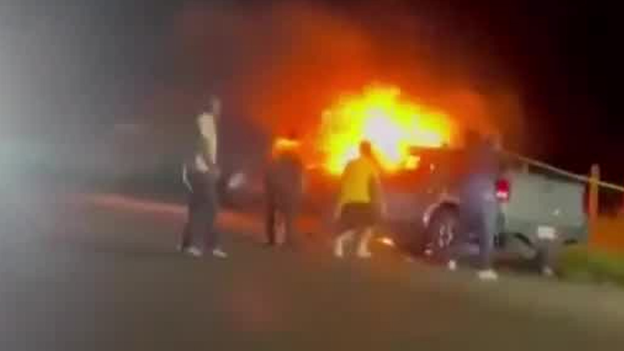 Vecinos arriesgaron la vida para rescatar a cuatro jóvenes atrapados en un incendio