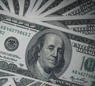 La diferencia entre ambos precios se conoce como spread.